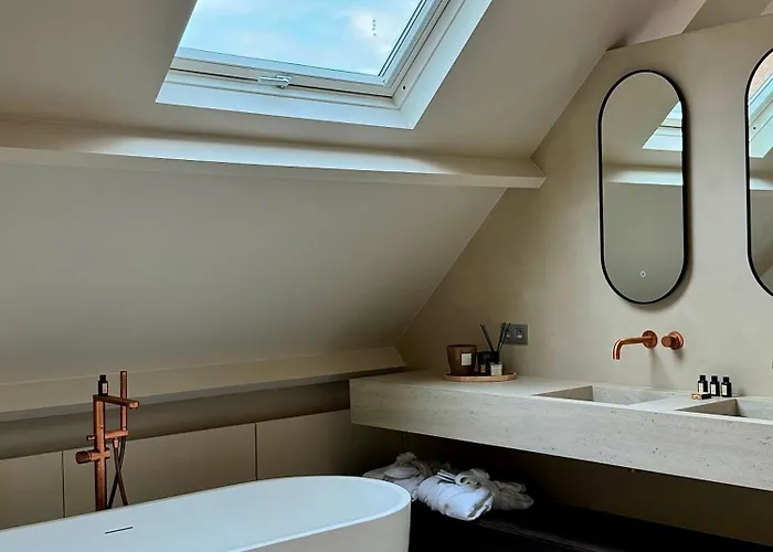 Oda ve Kahvaltı Euphrosina Boutique Met Verwarmd Zwembad, Sauna, Vlakbij Het Oostende