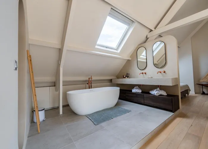 Euphrosina Boutique Met Verwarmd Zwembad, Sauna, Vlakbij Het Bed & Breakfast Oostende