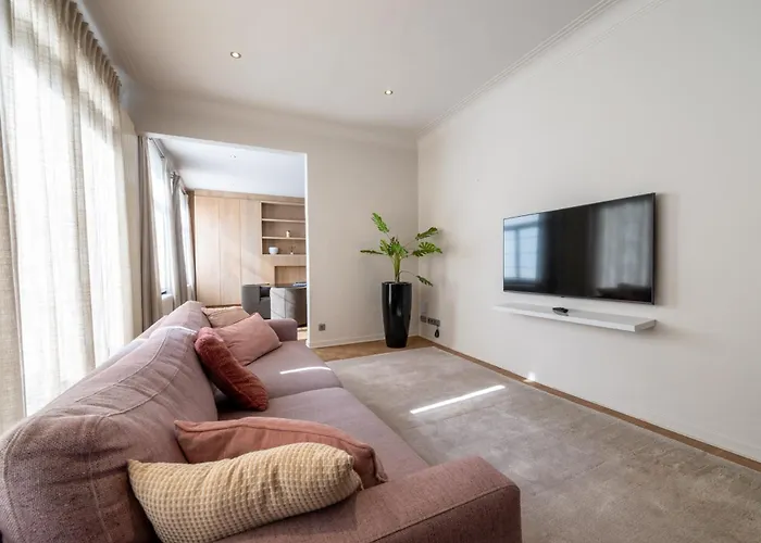 Oda ve Kahvaltı Euphrosina Boutique Met Verwarmd Zwembad, Sauna, Vlakbij Het Oostende